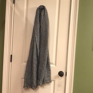 Women’s Houndstooth Blanket Scarf